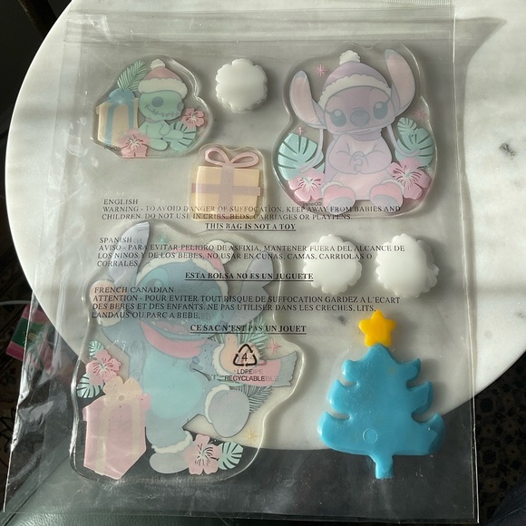 🎄Disney Stitch Christmas Window Clings - Picture 4 of 4
